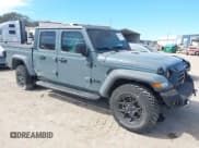 ✅ 2024 Jeep Gladiator Sport S • VIN: 1C6HJTAG9RL112537 • Lot: 43603543. Wystawiony na IAAI z przebiegiem 16 711 mil. Bezpłatny archiwum sprzedaży aukcyjnych z USA i szczegółowy raport historii pojazdu na DreamBid. Zdjęcie 1.