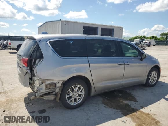 ✅ 2020 Chrysler Voyager LX • VIN: 2C4RC1CG8LR210028 • Лот: 61841675. Опубликован ранее на Copart с пробегом 58 079 миль. Бесплатный доступ к архиву аукционных продаж из США и подробный отчёт об истории автомобиля на DreamBid. Изображение 3.