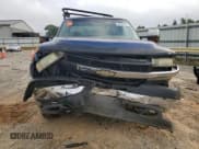 ✅ 2002 Chevrolet Silverado 2500HD LS • VIN: 1GCHK29UX2E235722 • Lot: 69709185. Wystawiony na Copart z przebiegiem 221 193 mil. Bezpłatny archiwum sprzedaży aukcyjnych z USA i szczegółowy raport historii pojazdu na DreamBid. Zdjęcie 5.
