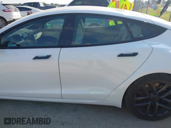 ✅ 2023 Tesla Model S Plaid • VIN: 5YJSA1E68PF507197 • Lot: 43416717. Wystawiony na IAAI z przebiegiem 7 116 mil. Bezpłatny archiwum sprzedaży aukcyjnych z USA i szczegółowy raport historii pojazdu na DreamBid. Zdjęcie 14.