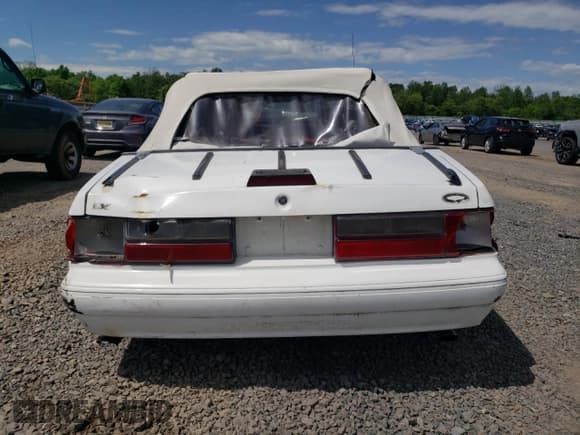 ✅ 1991 Ford Mustang • VIN: 1FACP44M4MF153969 • Lot: 57260195. Wystawiony na Copart z przebiegiem 115 147 mil. Bezpłatny archiwum sprzedaży aukcyjnych z USA i szczegółowy raport historii pojazdu na DreamBid. Zdjęcie 6.