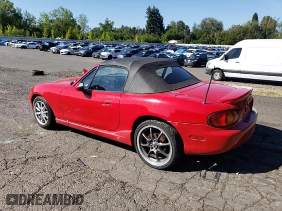 ✅ 1999 Mazda MX-5 Miata • VIN: JM1NB3539X0136948 • Lot: 69685114. Wystawiony na Copart z przebiegiem Nie podano. Bezpłatny archiwum sprzedaży aukcyjnych z USA i szczegółowy raport historii pojazdu na DreamBid. Zdjęcie 2.