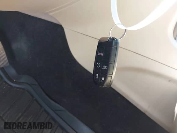 2018 Jeep Grand Cherokee Limited z VIN 1C4RJEBG1JC159332, wystawiony jako IAAI lot #43123211 z przebiegiem 62 515 mil mil oraz . Historia ofert i sprzedaży dostępna na DreamBid. Obrazek 11.