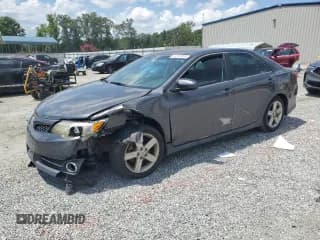 ✅ 2013 Toyota Camry L • VIN: 4T1BF1FK9DU281733 • Лот: 64742925. Опубликован ранее на Copart с пробегом 164 388 миль. Бесплатный доступ к архиву аукционных продаж из США и подробный отчёт об истории автомобиля на DreamBid. Изображение 1.