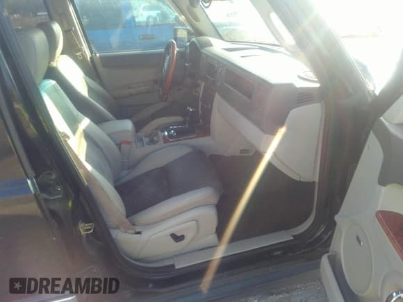 ✅ 2007 Jeep Commander Overland • VIN: 1J8HG68257C657840 • Лот: 41535879. Опубликован ранее на IAAI с пробегом 196 783 миль. Бесплатный доступ к архиву аукционных продаж из США и подробный отчёт об истории автомобиля на DreamBid. Изображение 5.