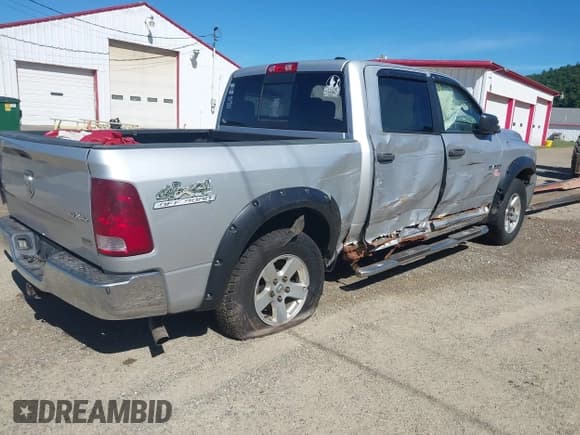 ✅ 2009 Dodge 1500 SLT • VIN: 1D3HV13P69S731303 • Lot: 39212979. Wystawiony na IAAI z przebiegiem 121 124 mil. Bezpłatny archiwum sprzedaży aukcyjnych z USA i szczegółowy raport historii pojazdu na DreamBid. Zdjęcie 4.
