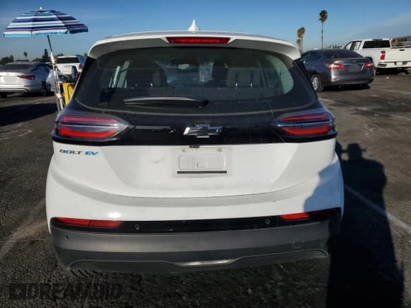 ✅ 2023 Chevrolet Bolt EV 1LT • VIN: 1G1FW6S08P4198055 • Lot: 77612234. Wystawiony na Copart z przebiegiem 23 053 mil. Bezpłatny archiwum sprzedaży aukcyjnych z USA i szczegółowy raport historii pojazdu na DreamBid. Zdjęcie 6.