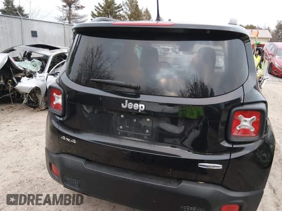 ✅ 2017 Jeep Renegade Latitude • VIN: ZACCJBBB3HPG03566 • Lot: 43810057. Listed on IAAI with 90,279 mi. Free auction sales archive from the USA and detailed vehicle history report at DreamBid. Image 16.