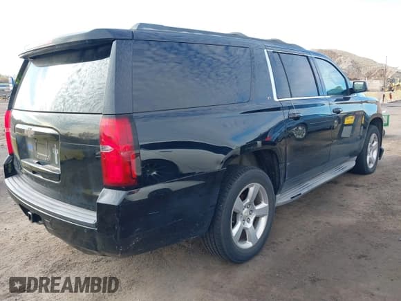 ✅ 2015 Chevrolet Suburban LT • VIN: 1GNSKJKC7FR233983 • Lot: 43635811. Wystawiony na IAAI z przebiegiem 114 907 mil. Bezpłatny archiwum sprzedaży aukcyjnych z USA i szczegółowy raport historii pojazdu na DreamBid. Zdjęcie 4.