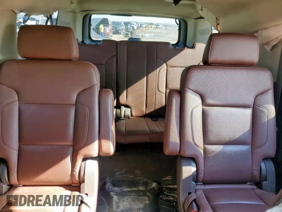 2016 Chevrolet Suburban LTZ z VIN 1GNSCJKC2GR106900, wystawiony jako Copart lot #84050625 z przebiegiem 139 009 mil mil oraz Szkoda całkowita • Salvage title. Historia ofert i sprzedaży dostępna na DreamBid. Obrazek 6.