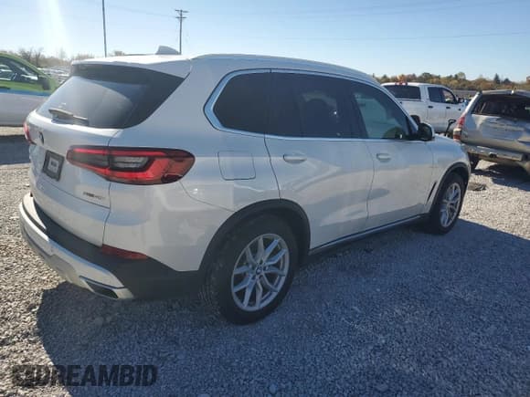 ✅ 2020 BMW X5 sDrive40i • VIN: 5UXCR4C08LLW64246 • Lot: 90707225. Listed on Copart with 47,364 mi. Free auction sales archive from the USA and detailed vehicle history report at DreamBid. Image 3.