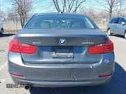 ✅ 2015 BMW 3 Series 320i xDrive • VIN: WBA3C3G55FNS73810 • Lot: 41822468. Wystawiony na IAAI z przebiegiem 76 779 mil. Bezpłatny archiwum sprzedaży aukcyjnych z USA i szczegółowy raport historii pojazdu na DreamBid. Zdjęcie 16.