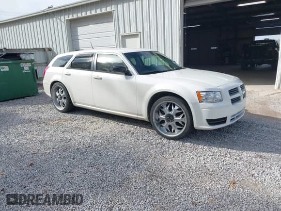 ✅ 2008 Dodge Magnum • VIN: 2D4FV47T48H223428 • Lot: 43588456. Listed on IAAI with 173,046 mi. Free auction sales archive from the USA and detailed vehicle history report at DreamBid. Image 1.