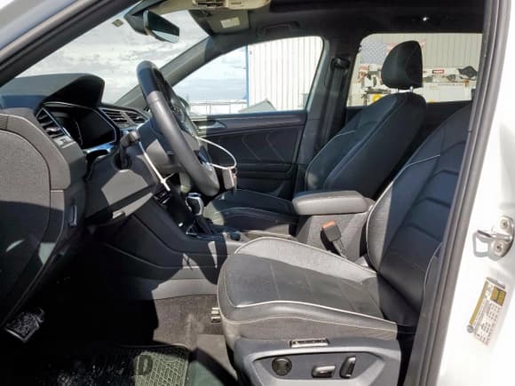 ✅ 2023 Volkswagen Tiguan SEL R-Line • VIN: 3VV4B7AX2PM047944 • Lot: 62499075. Listed on Copart with 45,589 mi. Free auction sales archive from the USA and detailed vehicle history report at DreamBid. Image 7.