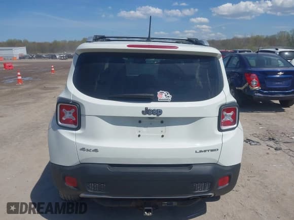 ✅ 2017 Jeep Renegade Limited • VIN: ZACCJBDB3HPE47042 • Lot: 42117357. Listed on IAAI with 139,686 mi. Free auction sales archive from the USA and detailed vehicle history report at DreamBid. Image 16.