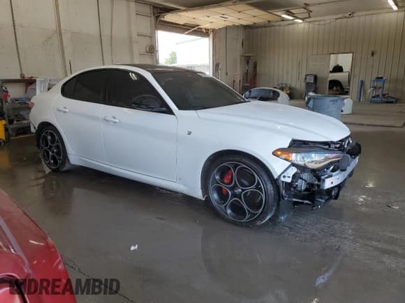 ✅ 2024 Alfa Romeo Giulia Veloce • VIN: ZARFAMBN7R7678617 • Лот: 63593855. Опубликован ранее на Copart с пробегом 21 474 миль. Бесплатный доступ к архиву аукционных продаж из США и подробный отчёт об истории автомобиля на DreamBid. Изображение 4.