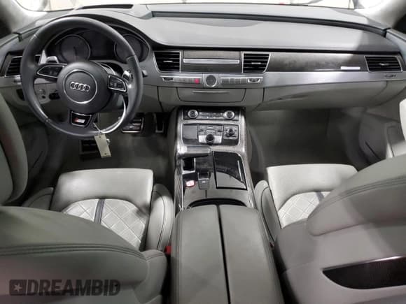 ✅ 2015 Audi S8 • VIN: WAUK2AFD3FN004913 • Lot: 71384562. Wystawiony na Copart z przebiegiem 73 488 mil. Bezpłatny archiwum sprzedaży aukcyjnych z USA i szczegółowy raport historii pojazdu na DreamBid. Zdjęcie 8.