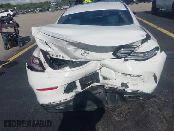 ✅ 2021 Mercedes-Benz C 300 • VIN: W1KWJ8DB9MG065062 • Lot: 42567825. Wystawiony na IAAI z przebiegiem 38 835 mil. Bezpłatny archiwum sprzedaży aukcyjnych z USA i szczegółowy raport historii pojazdu na DreamBid. Zdjęcie 6.