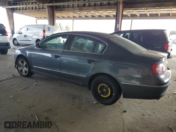 ✅ 2009 Volkswagen Passat Komfort • VIN: WVWJK73C79P049598 • Lot: 86301565. Listed on Copart with 135,722 mi. Free auction sales archive from the USA and detailed vehicle history report at DreamBid. Image 2.