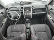 ✅ 2005 Scion xB • VIN: JTLKT324754004620 • Lot: 92168245. Wystawiony na Copart z przebiegiem 167 091 mil. Bezpłatny archiwum sprzedaży aukcyjnych z USA i szczegółowy raport historii pojazdu na DreamBid. Zdjęcie 8.