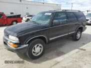 ✅ 2001 Chevrolet Blazer LT • VIN: 1GNDT13W812182090 • Lot: 49008035. Wystawiony na Copart z przebiegiem 129 462 mil. Bezpłatny archiwum sprzedaży aukcyjnych z USA i szczegółowy raport historii pojazdu na DreamBid. Zdjęcie 1.
