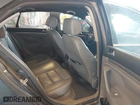 ✅ 2006 Volkswagen Jetta 1.9L TDI • VIN: 3VWDT71K26M624953 • Lot: 42420386. Listed on IAAI with 161,686 mi. Free auction sales archive from the USA and detailed vehicle history report at DreamBid. Image 8.