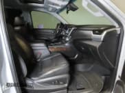 ✅ 2018 Chevrolet Suburban LT • VIN: 1GNSKHKC9JR395664 • Lot: 48152065. Wystawiony na Copart z przebiegiem 84 267 mil. Bezpłatny archiwum sprzedaży aukcyjnych z USA i szczegółowy raport historii pojazdu na DreamBid. Zdjęcie 5.