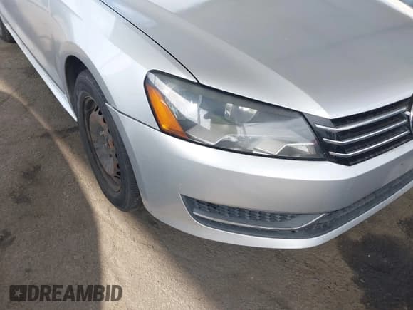 ✅ 2015 Volkswagen Passat Limited Edition • VIN: 1VWAT7A34FC077021 • Lot: 42090573. Wystawiony na IAAI z przebiegiem 230 465 mil. Bezpłatny archiwum sprzedaży aukcyjnych z USA i szczegółowy raport historii pojazdu na DreamBid. Zdjęcie 13.