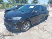 ✅ 2021 Buick Encore GX Preferred • VIN: KL4MMBS24MB048198 • Lot: 43097010. Wystawiony na IAAI z przebiegiem 71 667 mil. Bezpłatny archiwum sprzedaży aukcyjnych z USA i szczegółowy raport historii pojazdu na DreamBid. Zdjęcie 2.