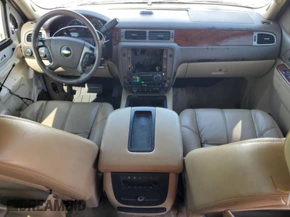 2010 Chevrolet Suburban LT z VIN 1GNUKJE33AR260045, wystawiony jako Copart lot #71088865 z przebiegiem Nie podano mil oraz Szkoda całkowita • Salvage title. Historia ofert i sprzedaży dostępna na DreamBid. Obrazek 8.