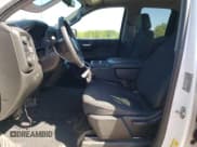 ✅ 2019 Chevrolet Silverado 1500 Custom • VIN: 1GCRYBEH5KZ384382 • Lot: 69638704. Wystawiony na Copart z przebiegiem 33 263 mil. Bezpłatny archiwum sprzedaży aukcyjnych z USA i szczegółowy raport historii pojazdu na DreamBid. Zdjęcie 7.