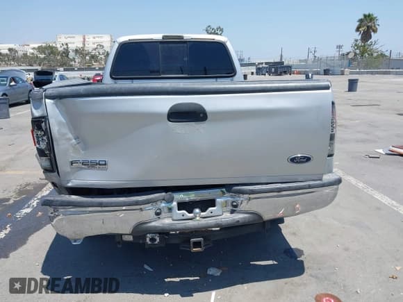 ✅ 2005 Ford F-250 XL • VIN: 1FTSX20555EC81170 • Лот: 42603180. Опубликован ранее на IAAI с пробегом 111 720 миль. Бесплатный доступ к архиву аукционных продаж из США и подробный отчёт об истории автомобиля на DreamBid. Изображение 16.