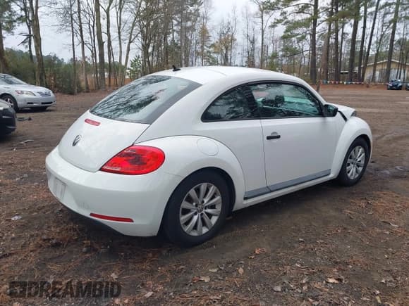 ✅ 2015 Volkswagen Beetle Fleet Edition • VIN: 3VWF17AT6FM608021 • Lot: 41035216. Listed on IAAI with 97,892 mi. Free auction sales archive from the USA and detailed vehicle history report at DreamBid. Image 4.