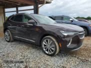 ✅ 2023 Buick Envision Avenir • VIN: LRBFZRR43PD079448 • Lot: 54292275. Wystawiony na Copart z przebiegiem 29 470 mil. Bezpłatny archiwum sprzedaży aukcyjnych z USA i szczegółowy raport historii pojazdu na DreamBid. Zdjęcie 4.