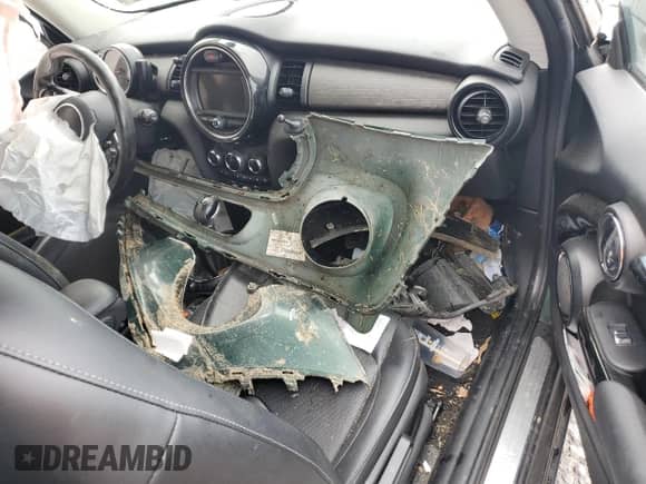 2016 MINI Hardtop with VIN WMWXP5C55G2D13123, listed as a Copart auction lot 61728955 with Not provided miles and Salvage title. Bid and sale history available at DreamBid. Image 8.