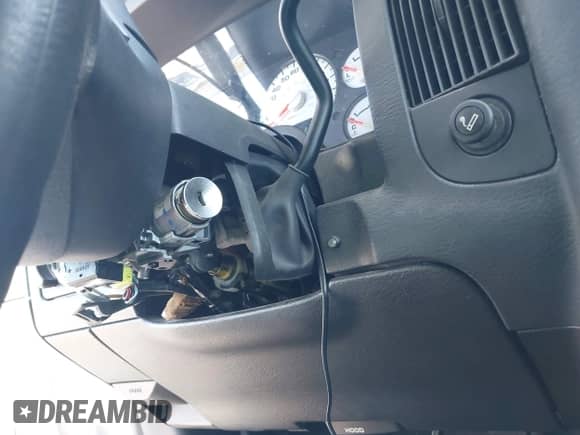 2003 Dodge 1500 ST z VIN 1D7HA18Z43S211399, wystawiony jako IAAI lot #42562199 z przebiegiem 185 284 mil mil oraz . Historia ofert i sprzedaży dostępna na DreamBid. Obrazek 6.