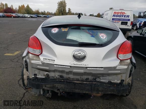 ✅ 2017 Hyundai Veloster • VIN: KMHTC6AD2HU321868 • Lot: 79083584. Wystawiony na Copart z przebiegiem 105 528 mil. Bezpłatny archiwum sprzedaży aukcyjnych z USA i szczegółowy raport historii pojazdu na DreamBid. Zdjęcie 6.