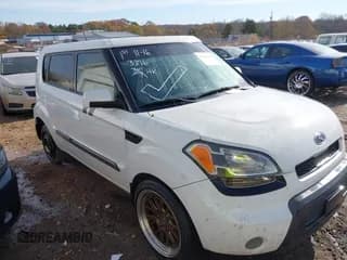 ✅ 2010 Kia Soul + • VIN: KNDJT2A21A7115982 • Лот: 43733376. Опубликован ранее на IAAI с пробегом 129 749 миль. Бесплатный доступ к архиву аукционных продаж из США и подробный отчёт об истории автомобиля на DreamBid. Изображение 1.