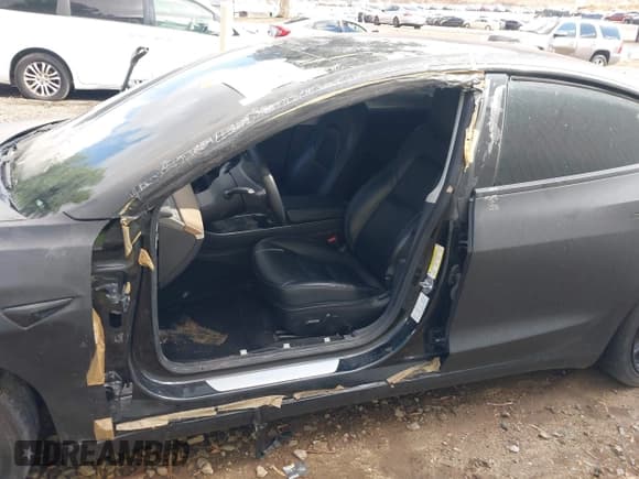 ✅ 2019 Tesla Model 3 Long Range • VIN: 5YJ3E1EB4KF384982 • Lot: 43300147. Wystawiony na IAAI z przebiegiem 67 472 mil. Bezpłatny archiwum sprzedaży aukcyjnych z USA i szczegółowy raport historii pojazdu na DreamBid. Zdjęcie 20.