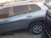 ✅ 2016 Jeep Cherokee Latitude • VIN: 1C4PJLCS5GW287269 • Lot: 43063086. Wystawiony na IAAI z przebiegiem Nie podano. Bezpłatny archiwum sprzedaży aukcyjnych z USA i szczegółowy raport historii pojazdu na DreamBid. Zdjęcie 14.