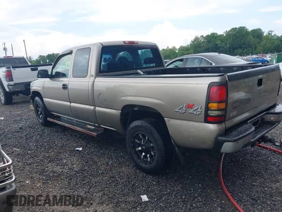✅ 2000 Chevrolet Silverado 1500 LS • VIN: 2GCEK19T9Y1331453 • Lot: 42671687. Wystawiony na IAAI z przebiegiem 233 675 mil mil. Skorzystaj z bezpłatnego archiwum sprzedaży aukcyjnych z USA i zobacz szczegółowy raport historii pojazdu na DreamBid. Zdjęcie 3.