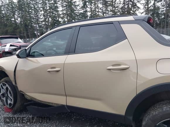 ✅ 2024 Hyundai Santa Cruz Limited • VIN: 5NTJEDAF4RH079626 • Лот: 41594217. Размещён на IAAI с пробегом 19 584 миль миль. Получите бесплатный доступ к архиву аукционных продаж из США и посмотрите подробный отчёт об истории автомобиля на DreamBid. Изображение 14.