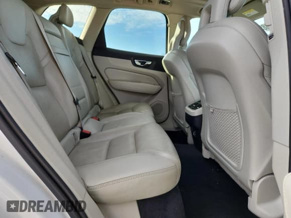 ✅ 2018 Volvo XC60 Inscription • VIN: YV4102RL1J1028461 • Лот: 93299885. Опубликован ранее на Copart с пробегом 148 644 миль. Бесплатный доступ к архиву аукционных продаж из США и подробный отчёт об истории автомобиля на DreamBid. Изображение 11.