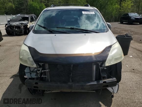 ✅ 2004 Toyota Sienna XLE • VIN: 5TDZA22CX4S048986 • Lot: 57020015. Wystawiony na Copart z przebiegiem 300 380 mil. Bezpłatny archiwum sprzedaży aukcyjnych z USA i szczegółowy raport historii pojazdu na DreamBid. Zdjęcie 5.