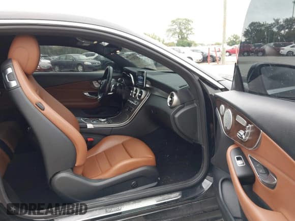 ✅ 2018 Mercedes-Benz C 300 • VIN: WDDWJ4KB1JF729495 • Lot: 43282915. Wystawiony na IAAI z przebiegiem 89 926 mil. Bezpłatny archiwum sprzedaży aukcyjnych z USA i szczegółowy raport historii pojazdu na DreamBid. Zdjęcie 5.