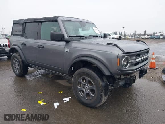 ✅ 2021 Ford Bronco • VIN: 1FMDE5BH4MLA77019 • Lot: 41479056. Wystawiony na IAAI z przebiegiem 30 484 mil. Bezpłatny archiwum sprzedaży aukcyjnych z USA i szczegółowy raport historii pojazdu na DreamBid. Zdjęcie 1.
