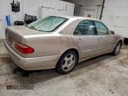 ✅ 2000 Mercedes-Benz E 320/430 4 Matic • VIN: WDBJF83J7YX037084 • Lot: 93888695. Wystawiony na Copart z przebiegiem 59 070 mil. Bezpłatny archiwum sprzedaży aukcyjnych z USA i szczegółowy raport historii pojazdu na DreamBid. Zdjęcie 3.