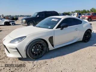 ✅ 2023 Toyota 86 Premium • VIN: JF1ZNBF11P8764414 • Лот: 71956065. Опубликован ранее на Copart с пробегом 23 551 миль. Бесплатный доступ к архиву аукционных продаж из США и подробный отчёт об истории автомобиля на DreamBid. Изображение 1.
