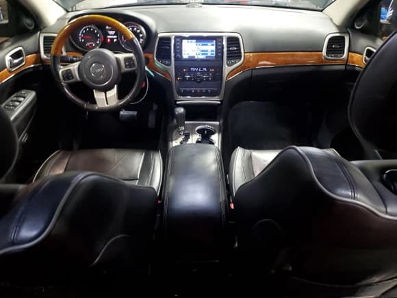 ✅ 2012 Jeep Grand Cherokee Overland • VIN: 1C4RJFCG0CC200346 • Lot: 85882075. Listed on Copart with 161,948 mi. Free auction sales archive from the USA and detailed vehicle history report at DreamBid. Image 8.