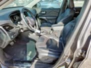 ✅ 2019 Jeep Cherokee Limited • VIN: 1C4PJLDB5KD109994 • Lot: 92642045. Wystawiony na Copart z przebiegiem 144 498 mil. Bezpłatny archiwum sprzedaży aukcyjnych z USA i szczegółowy raport historii pojazdu na DreamBid. Zdjęcie 7.